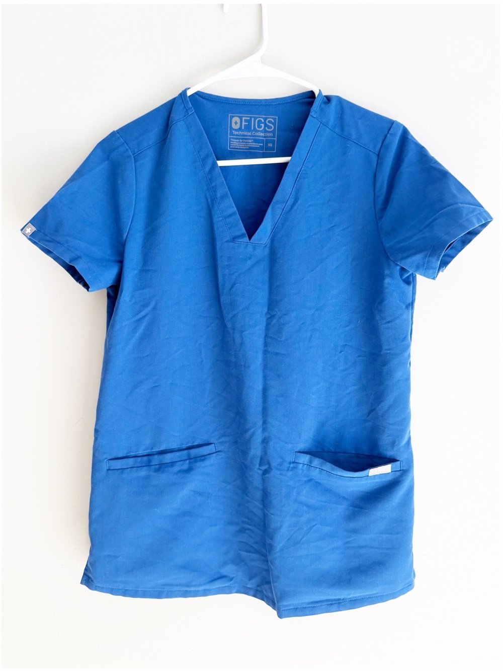 Figs casma three pocket scrub top winning blue size extra small